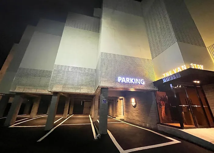 Hotel The 3*