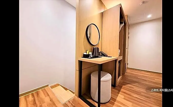 Hotel The 3*